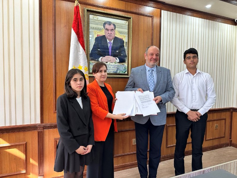 Таджикистан подписал Декларацию о детях, молодежи и действиях в области климата